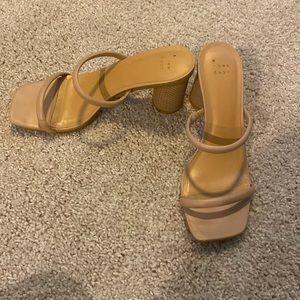Nude summer sandals!